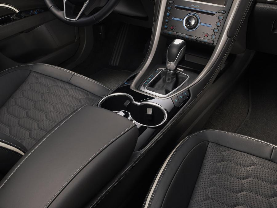  Ford Vignale Mondeo Turnier 2015 года  (фото 9 из 18)
